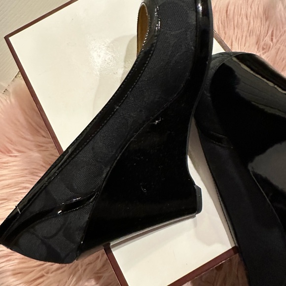 Coach Kerryann Wedges Signature C prints with patent leather trim - Picture 4 of 8